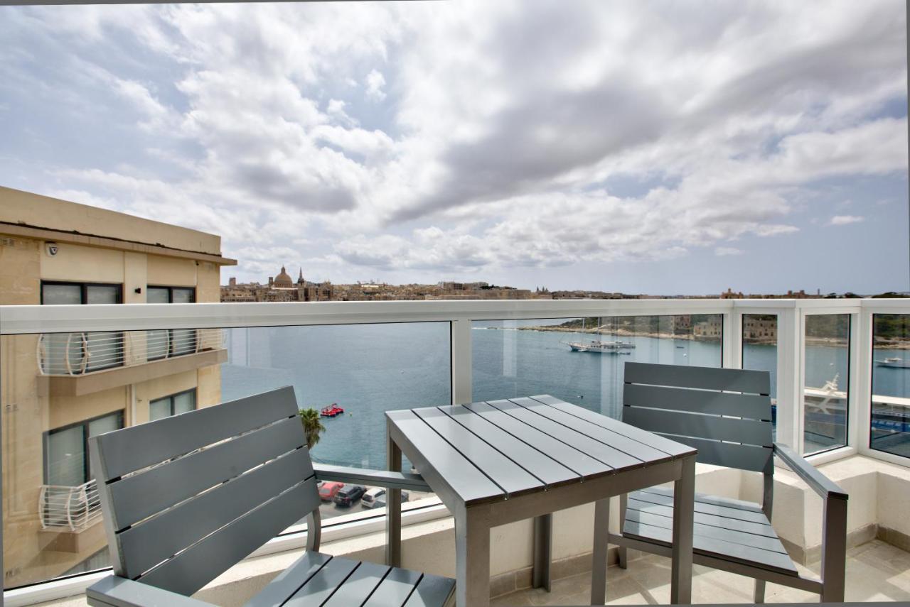 Sliema Duplex Penthouse With Sea Views & Private Terrace By Shortletsmalta Apartment Bagian luar foto