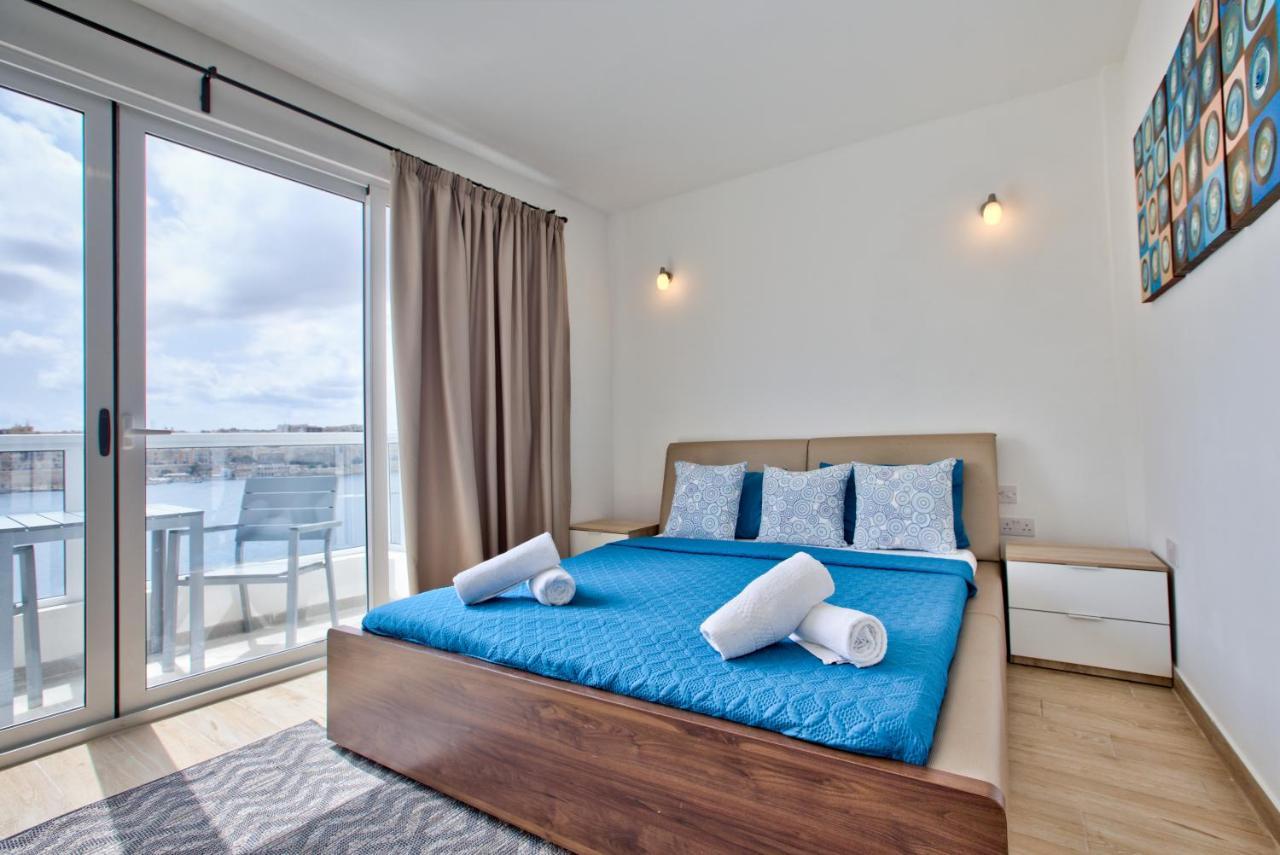 Sliema Duplex Penthouse With Sea Views & Private Terrace By Shortletsmalta Apartment Bagian luar foto