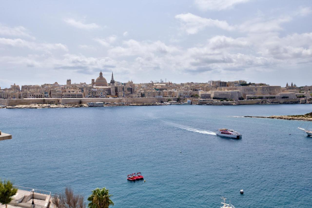 Sliema Duplex Penthouse With Sea Views & Private Terrace By Shortletsmalta Apartment Bagian luar foto